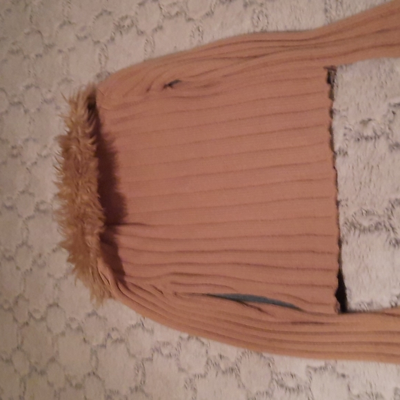 Denim and sweater jacket size small faux furr around the neck. Small - Picture 3 of 4